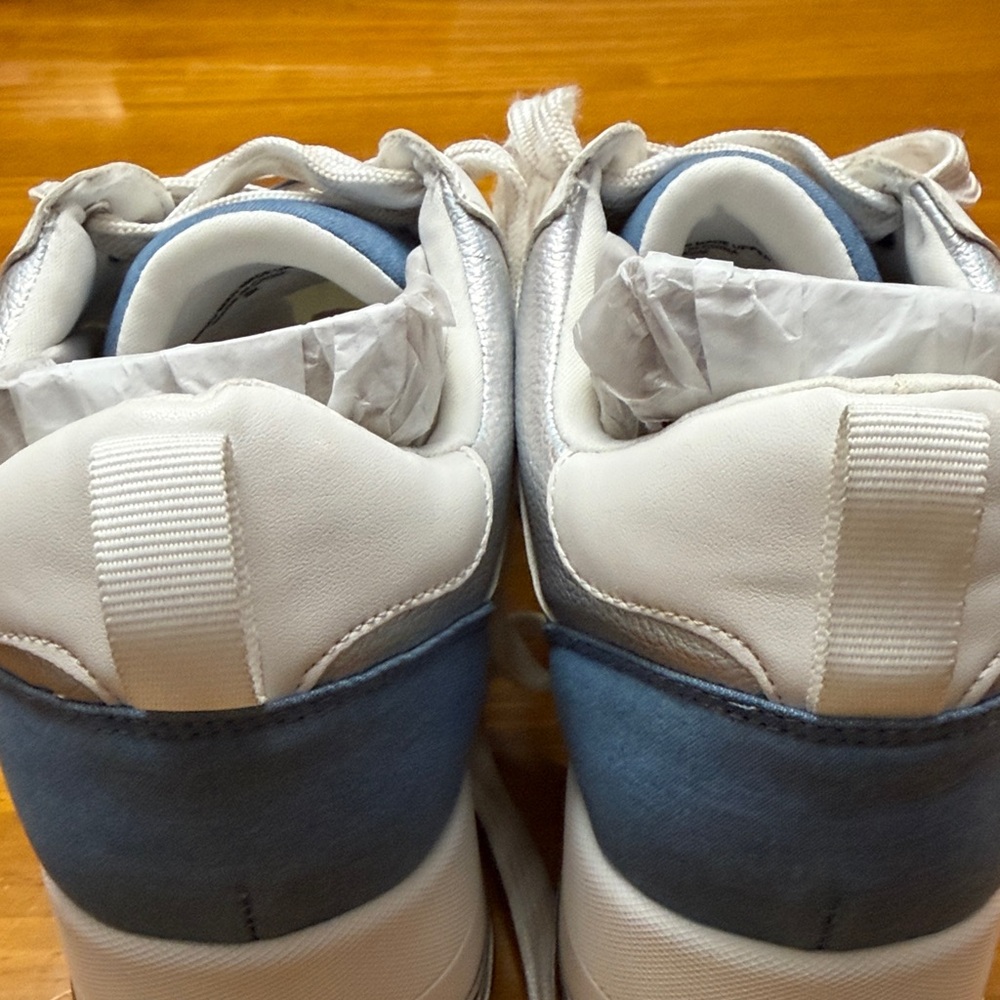 J Slides White and Light Blue Women's Fashion Sneakers 8.5M - Picture 5 of 12